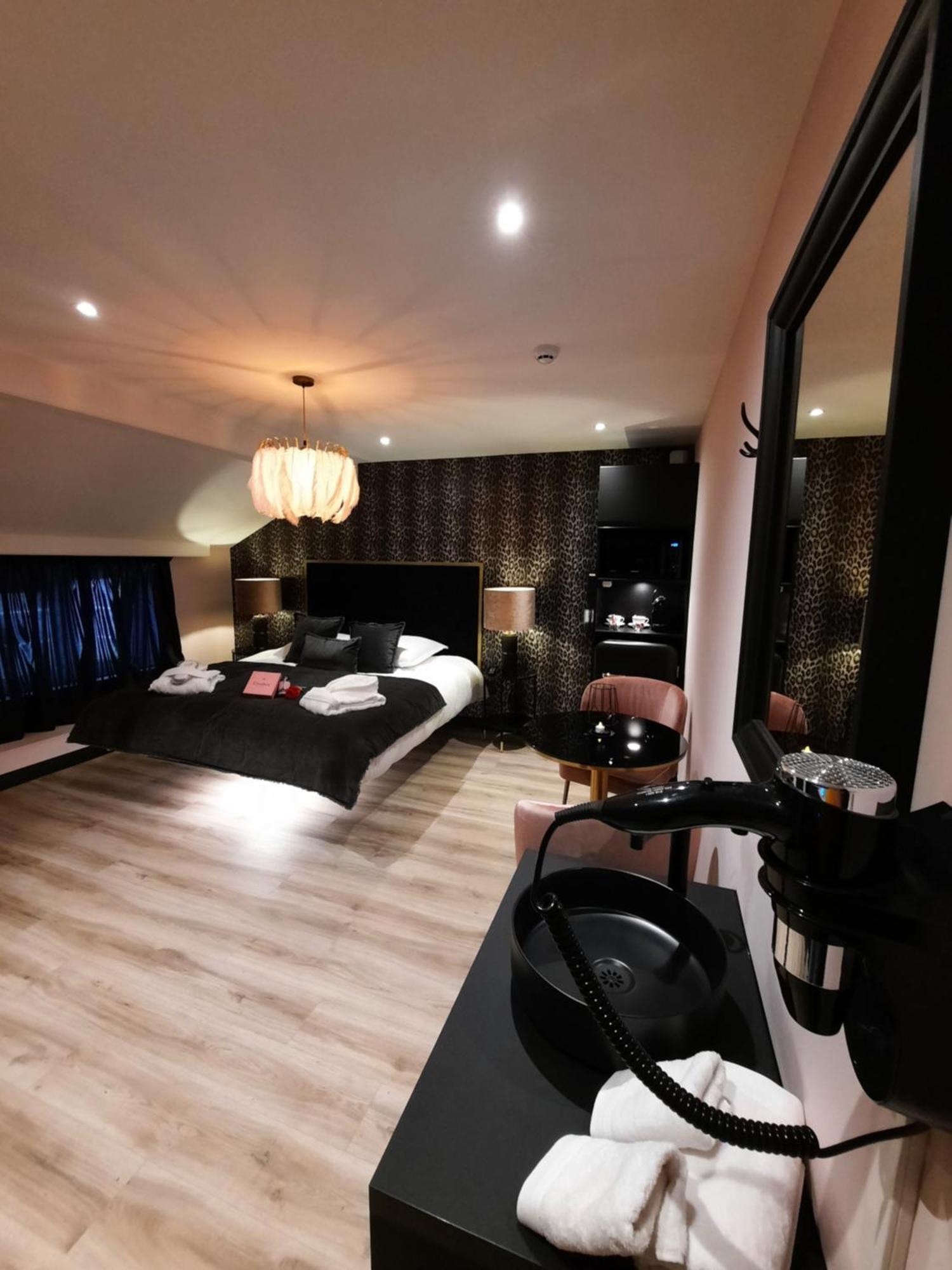Hotel Mademoiselle เลียจ ภายนอก รูปภาพ