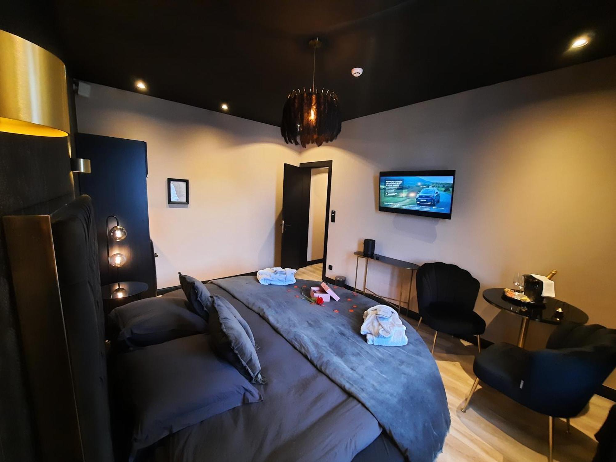 Hotel Mademoiselle เลียจ ภายนอก รูปภาพ